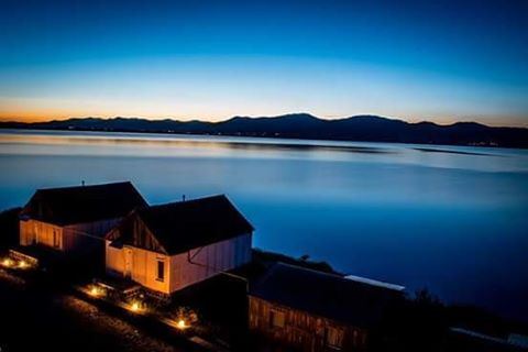  lake  beautiful  longexpo  mountains  sky  dusk  sunset  sunset🌅  house ... (Sevan, Geghark'Unik', Armenia)