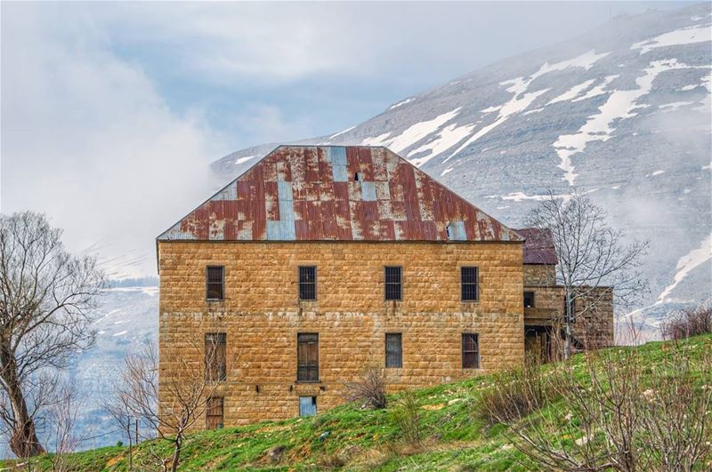 🏡🗻..... landscape nature moutains oldhouse retro fog clouds sky... (Mount Sannine)