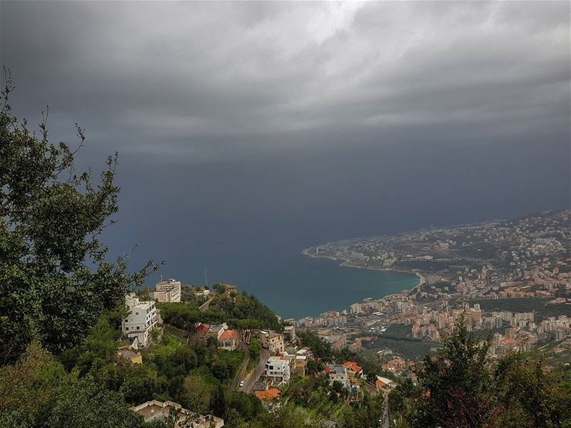 Large sweater. Warm teaGood book 💚 Live over  Jounieh bay from  Ghosta... (Ghosta-Harissa)