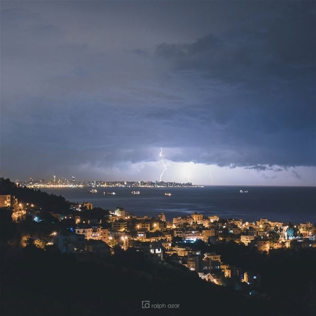 🌩 late night thunderstorms 🌩  beirut  autumn2018.... thunderstorms... (Bouâr, Mont-Liban, Lebanon)
