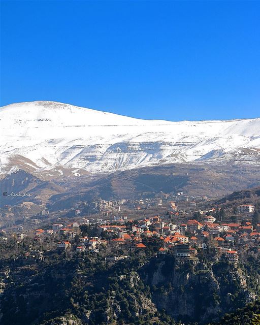 • Layers Of Colors 💙🏔🏡🌲 • typical  lebanese  village  hasroun ... (Hasroun)