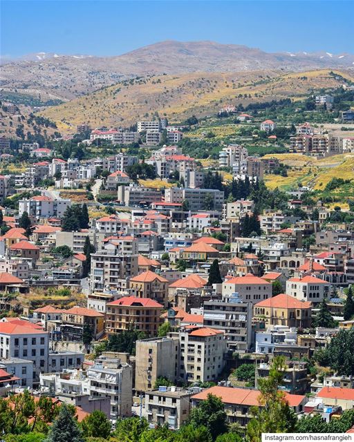 Layers of  Zahle nature beauty & authenticity 🏠♥️🌼... (Zahlé, Lebanon)