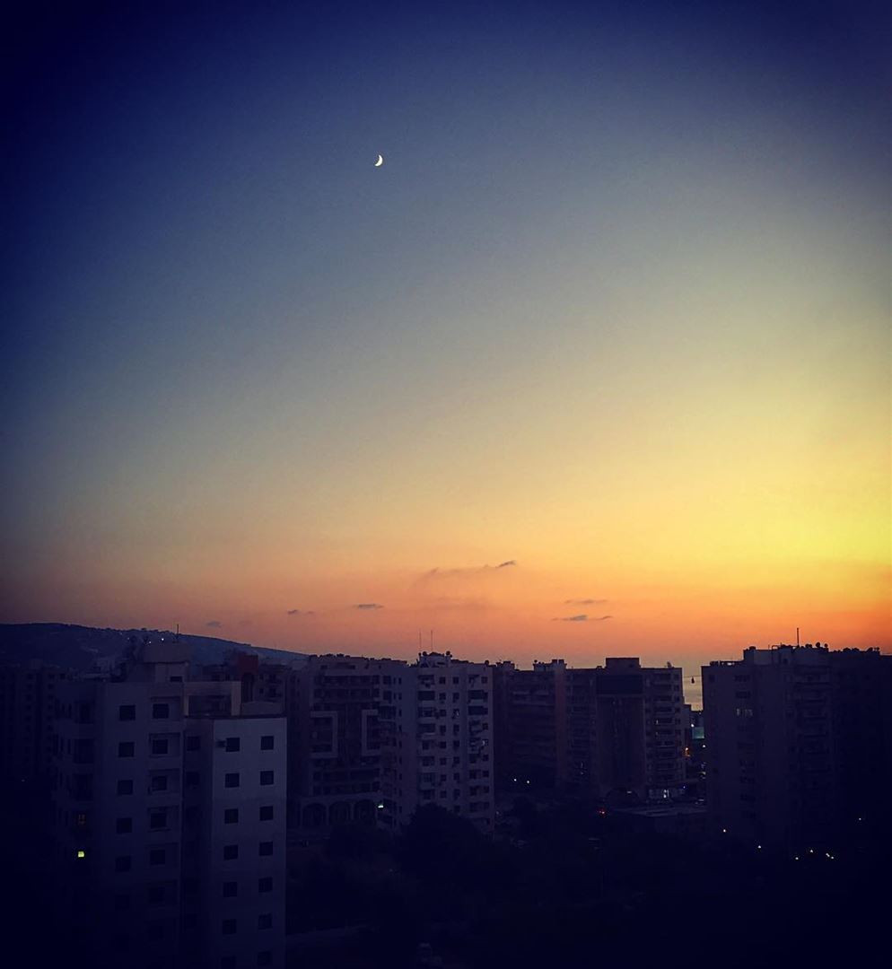 Lazy Sun • Hyper Moon 🌜⛅️  bluemoon  moon  home  window  view  sky  night... (Home)