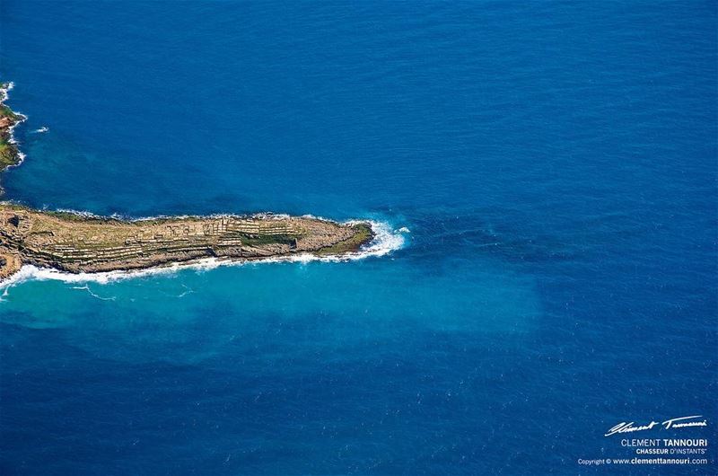 “Le bleu est une plongée inconsciente interminable.”🇱🇧🌊  liveloveanfeh ... (Enfeh)