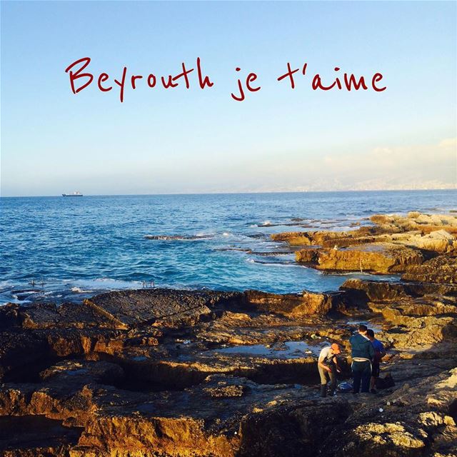 Le bord de mer à Beyrouth, en longeant la corniche. The seashore in Beirut, (Beirut, Lebanon)
