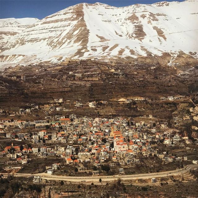 Le typique village libanais  lebanesespirit 🇱🇧🏔 (Bcharré, Liban-Nord, Lebanon)