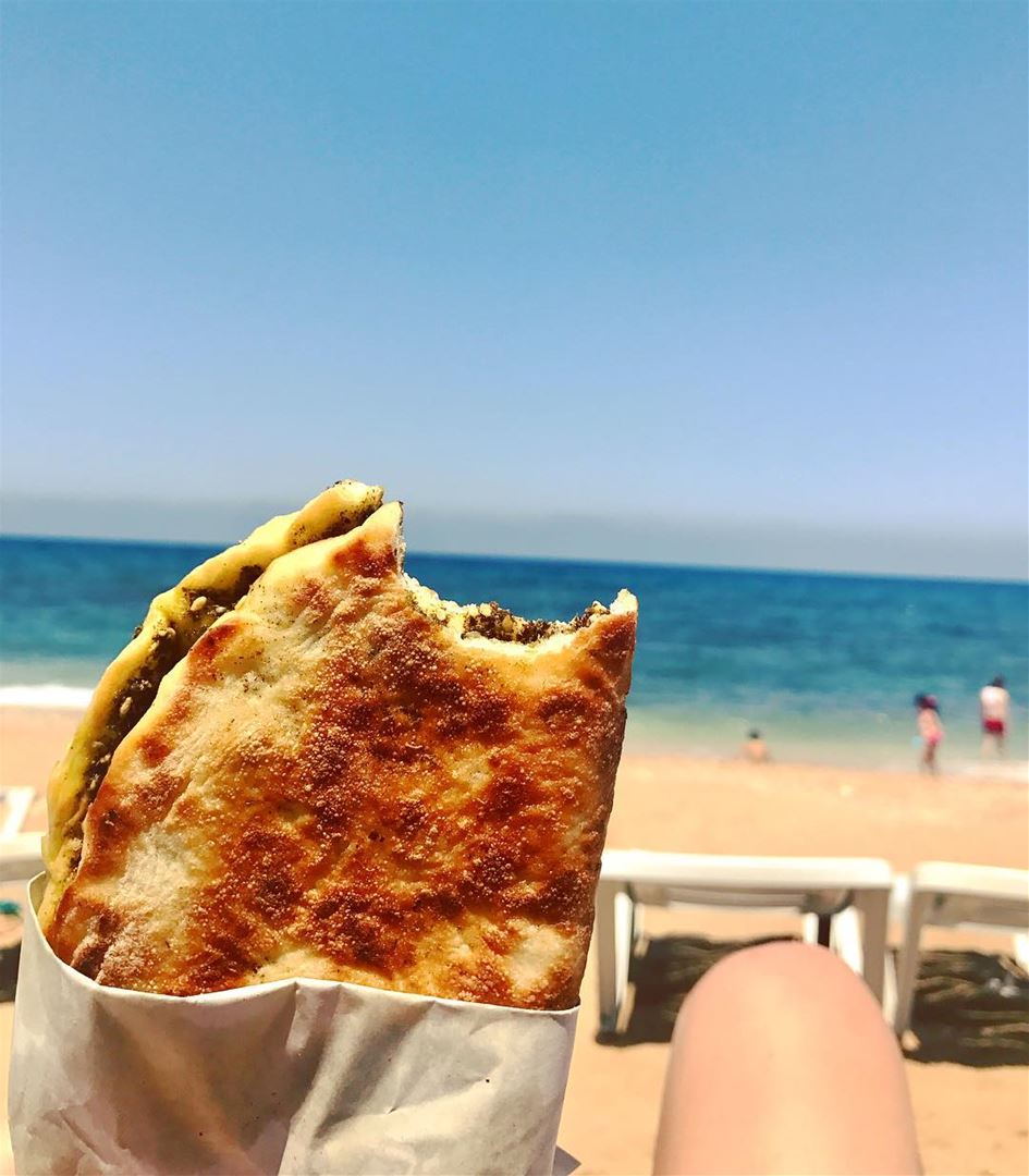 Lebanese bread pizza 'Man2oushe bi za3tar' ❤........ photoofday ...