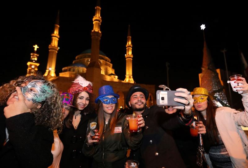 Lebanese celebrate the New Year martyr square near Al-amine mosque in downtown Beirut. (ANWAR AMRO / AFP)