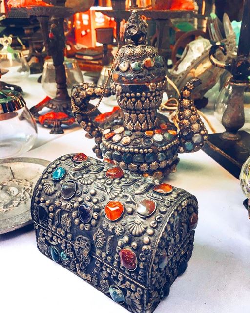 Lebanese flea market treasuresРаскрываю правду о ливанских христианских св (Joünié)