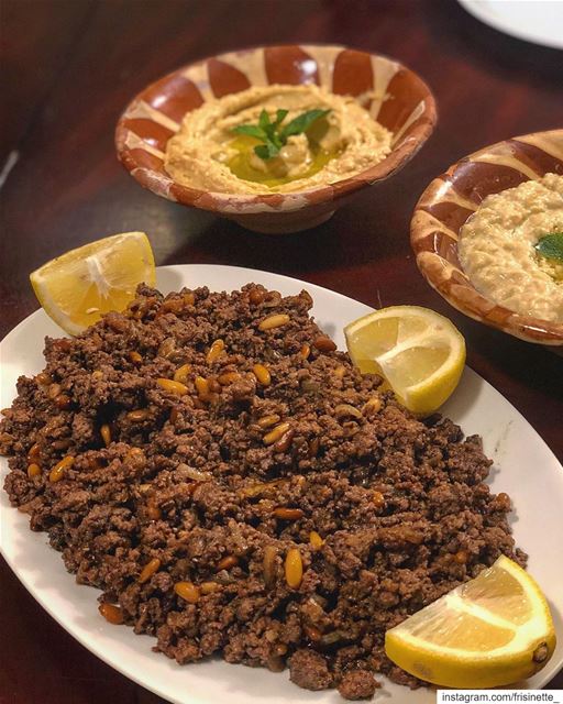 Lebanese tacos with hummus ? 🤔 ... The warm, spiced beef with the... (Laval, Quebec)