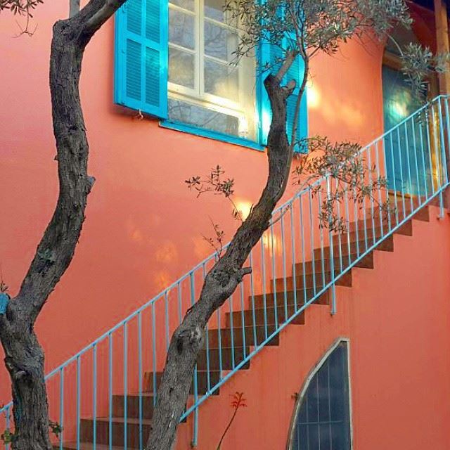 lebanesehouse stairs loves_doorsandco colorful