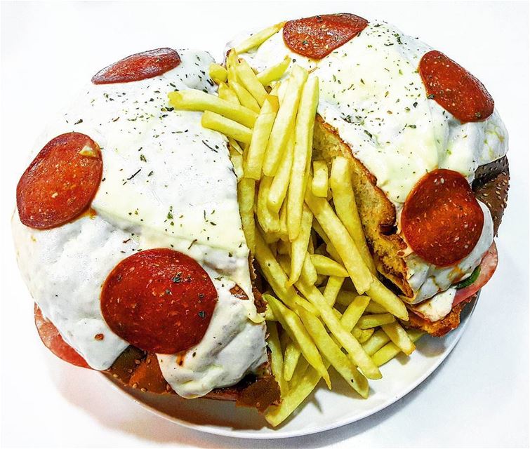  lebanon  batroun  huge  pizza  burger  pizzaburger ... (Dada's Family)