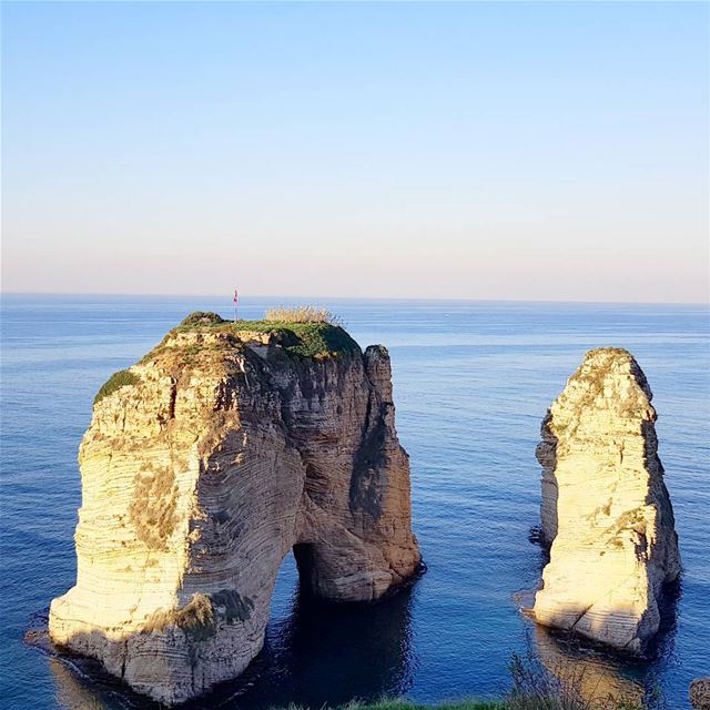  lebanon  beirut  raouché ... (Raouche Rock , Beirut , Lebanon)