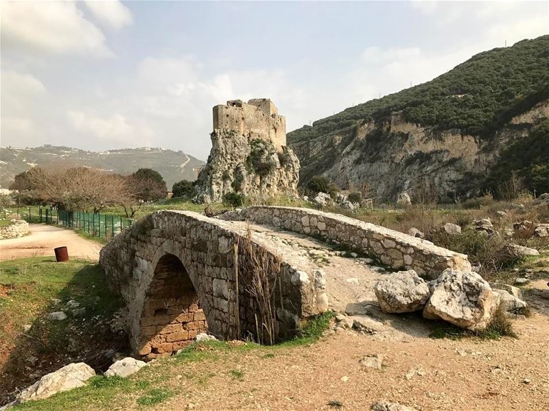  lebanon 🇱🇧  castle  old  nordlebanon  photographs  photoshoot ... (Mussaylha Crusader Fortress)