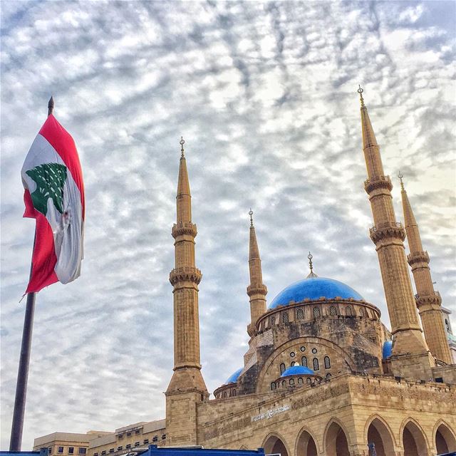  Lebanon  flag  mosque  archilovers  streetphotography  blue  sky  clouds ... (Beirut, Lebanon)