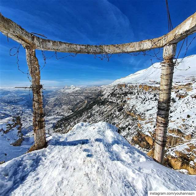  lebanon is on the edge 🇱🇧  livelovelebanon  whatsuplebanon  beirut ... (Arz Bcharé)