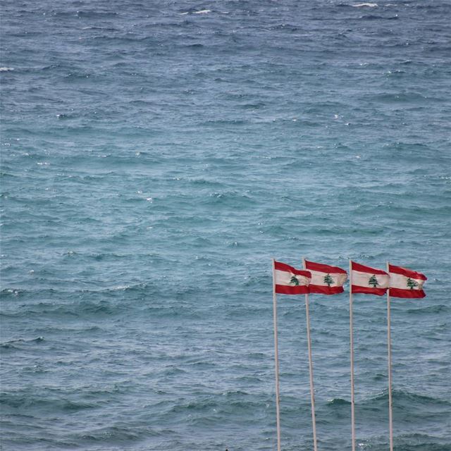  Lebanon  Lebanese  flag  sea  summer ...