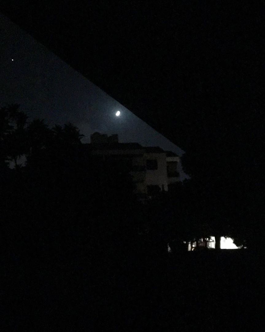  lebanon  maghdouche  beautifulnight  moon  moonlight  light  nightsky ... (Maghdoûché, Liban-Sud, Lebanon)