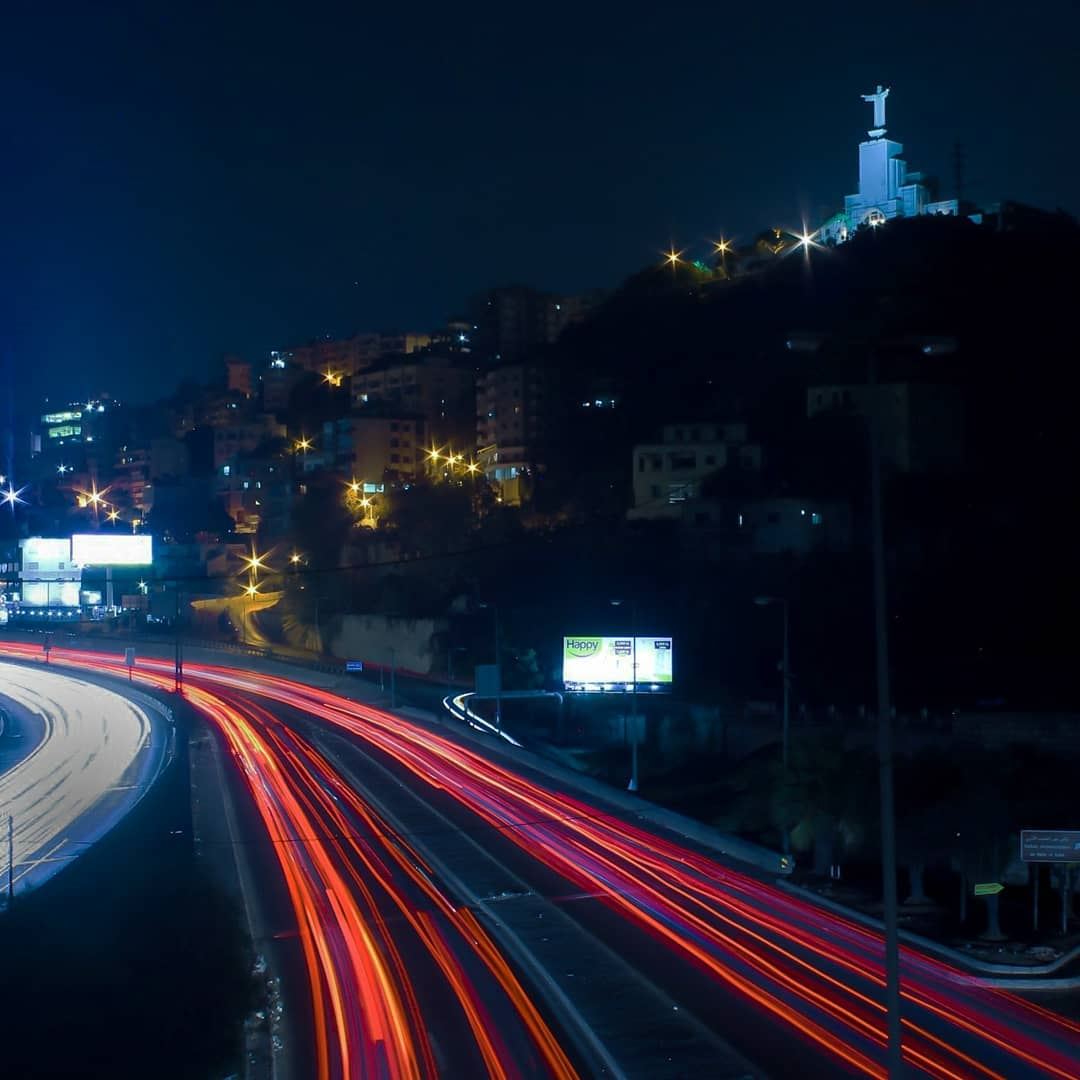  lebanon  night  nightphotography  longexpo_addiction  lightsofthecity ... (يسوع الملك)