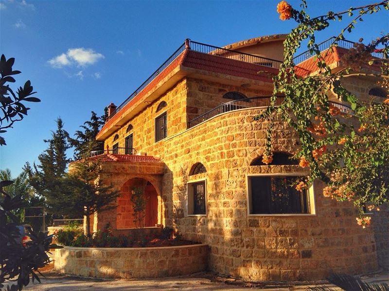 😌  lebanon  southlebanon  house  igers  photography  photooftheday ... (As Sarafand, Al Janub, Lebanon - صفحة الصرفند الرسمية)
