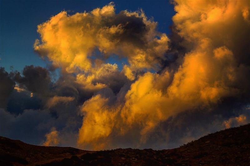  lebanon  sunset  mountains  scenery  sunsets  sunsetlovers  sunsetporn ... (Jabal Şannīn)