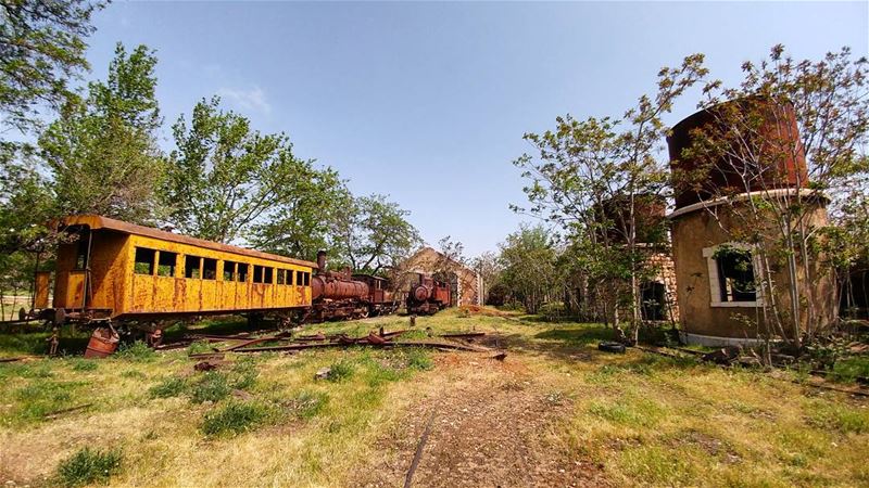 🚂🚃🚃....... Lebanon  trainstation  roadtrip  roadtriplebanon ... (Riyaq, Béqaa, Lebanon)