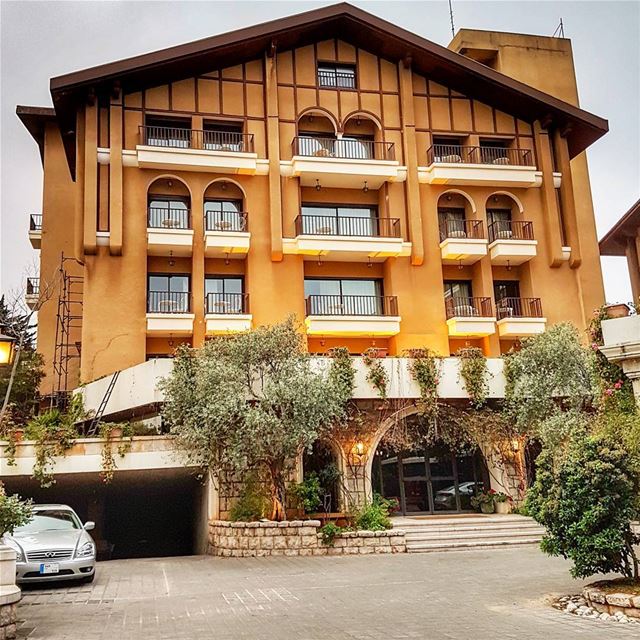  lebanonhouses  hotel  printania  dusk  brummana  livelovelebanon ... (Printania Palace Hotel)