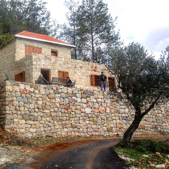 lebanonhouses oldarchitecture redbrick stonehome livelovehardine whatsuplebanon discoverlebanon beautfulnature beautifulvillage verduresgreennature (Hardine, Lebanon)