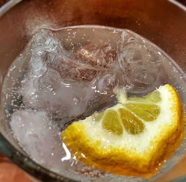 Lemon slice swimming in bubbly  7UP @7up   drink  lemon  lebanoninapicture...