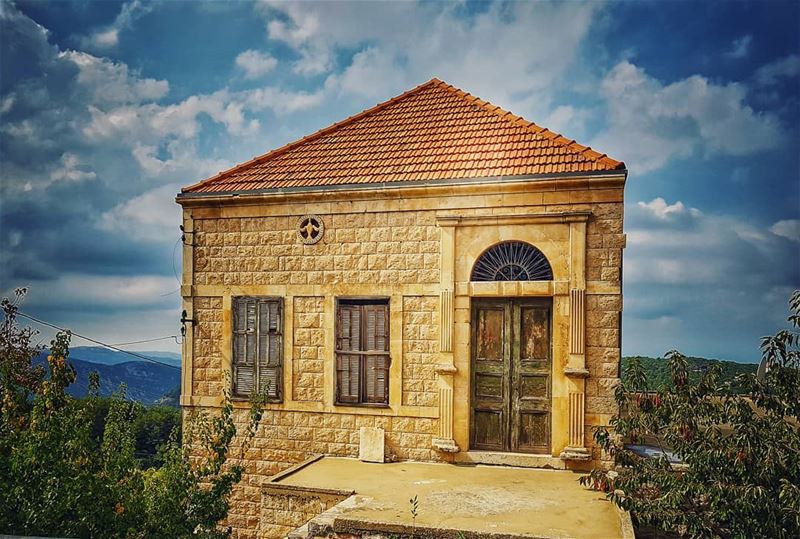 Less  house more  home 🏠 livelovehardine....... lebanonhouses ... (Hardîne, Liban-Nord, Lebanon)