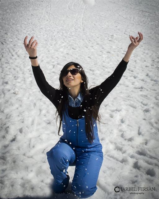 Let it snow ❄ lady  photography  photosession  photooftheday  picoftheday... (Faraya Mzaar)