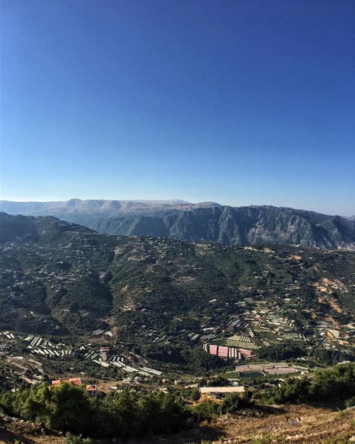 Let’s find some beautiful place to get lost 🍃  peterwenmaken ♥️........ (Annâya, Mont-Liban, Lebanon)