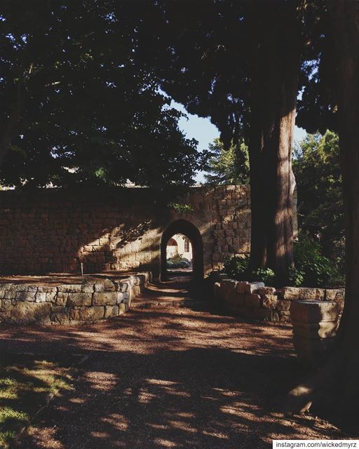 Let's meet under the archway..  beiteddine  lebanon  lebanonbyalocal ... (Beit Ed-Deen, Mont-Liban, Lebanon)