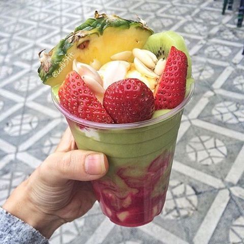 Let's start our day with a fresh fruity cocktail 😍❤️ Credits to @cen03fit