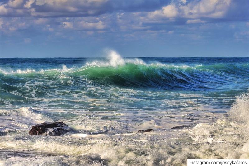 Let’s surf, shall we? 😁🏄‍♀️🏄‍♂️ ... (Helweh)