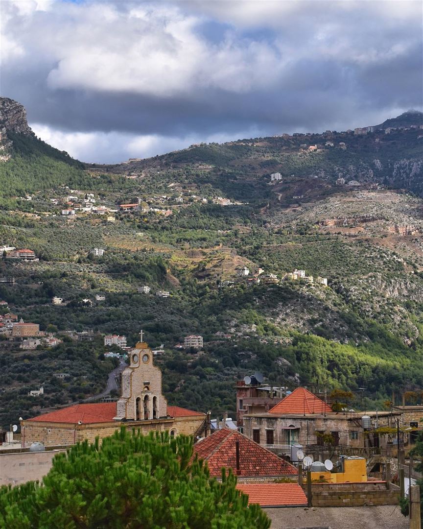 ‏Let us remember the past with gratitude, live the present with enthusiasm... (Tourza, Liban-Nord, Lebanon)