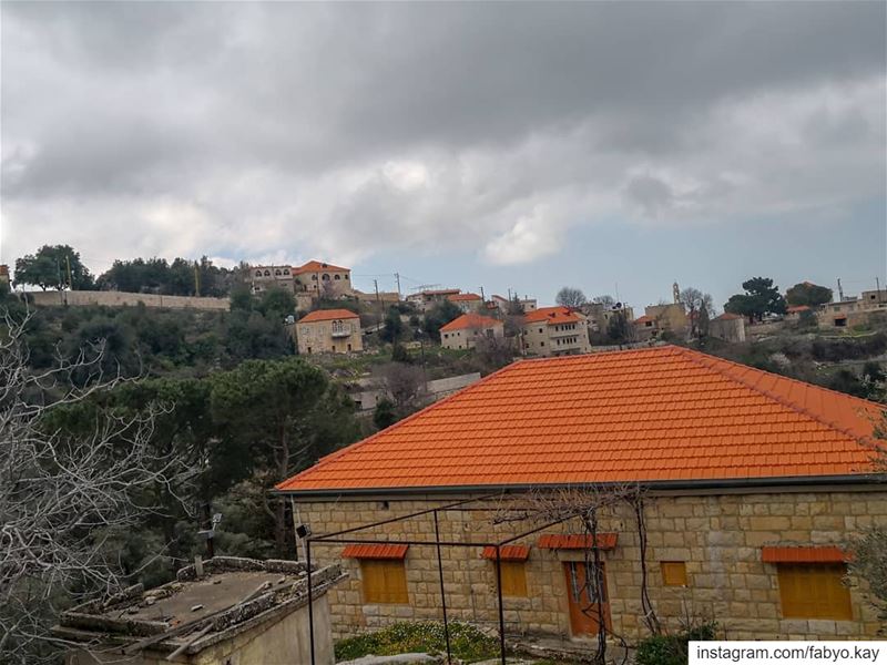  libanon hardin cloudy houses rain lebanonhouses windows naturelovers... (Hardine)