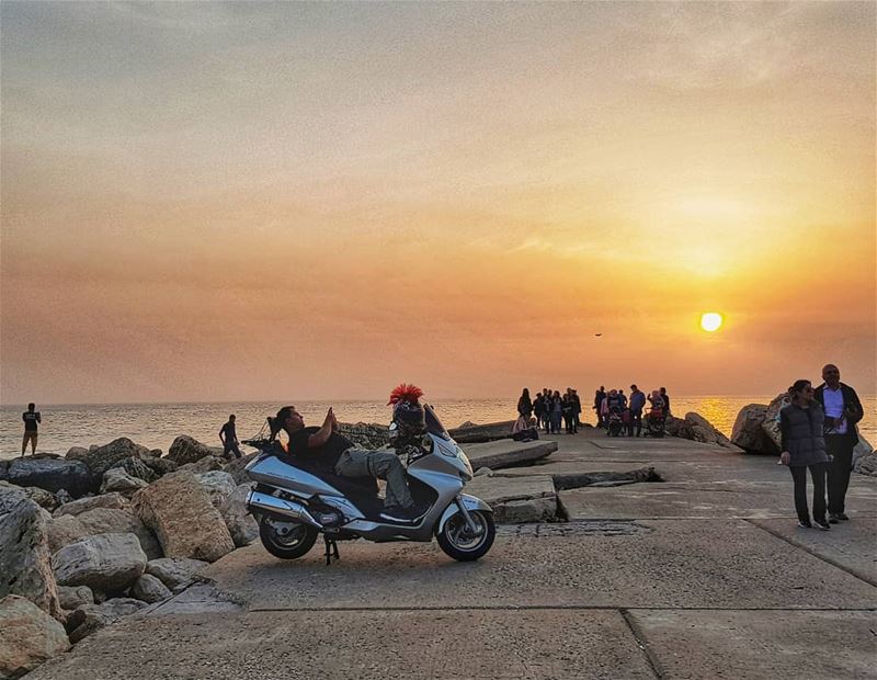 Life by the sunset 🌅В нашем достаточно престижном районе недалеко от стол (Byblos, Lebanon)