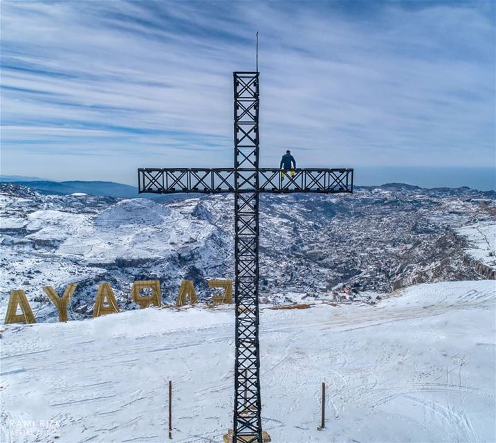 Life Is About Living On The Edge And Enjoying The View 👌❄️.💪@mikhaelbit (Faraya, Mont-Liban, Lebanon)