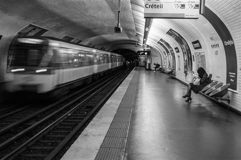 Life on the run!...  paris  motion  photography  blackandwhite  monochrome...