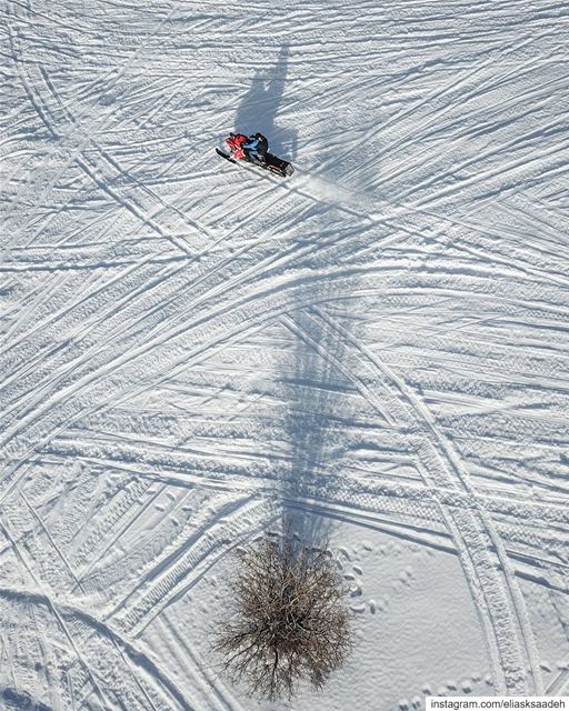 Light and shadows ♨️.. keepcreatinglebanon  peak  snow  shadowhunters ... (Arz Tannoûrîne)