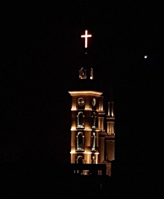 Light in the dark ...🖤  citylights  walkinthecity  mybeirut  mydowntown ... (Downtown Beirut)