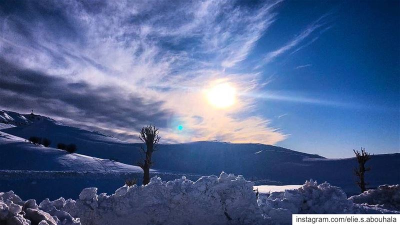•Light of Winter ☄ livelovelebanon livelovebeirut  @livelovebeirut  @zaaro (Zaarour Club)