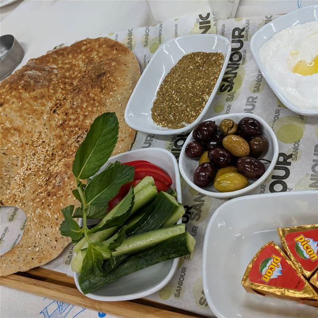  lightdinner  labneh  zaatar  kaak  olives  saniour  lebanon  food ... (Chouer, Mont-Liban, Lebanon)