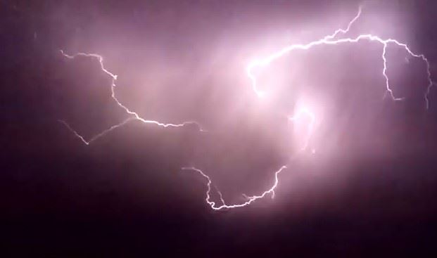 Lightning Strikes Like a Flash of Light (Lightning Video from Lebanon May 2017)