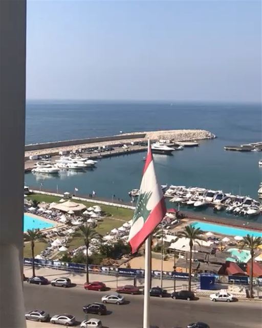 Lindo dia de sol em Beirute. Vídeo enviado por Giuliano Chaddoud @chaddoud... (Phoenicia Hotel Beirut)