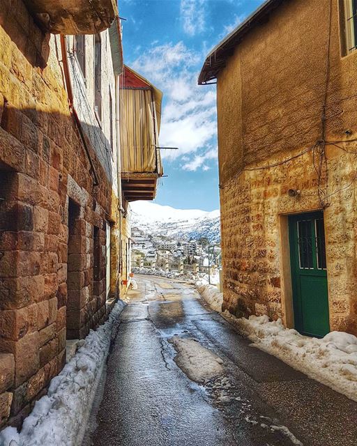 Little road and old houses  house  lebanonhouses  mountain  village ... (Baskinta, Lebanon)