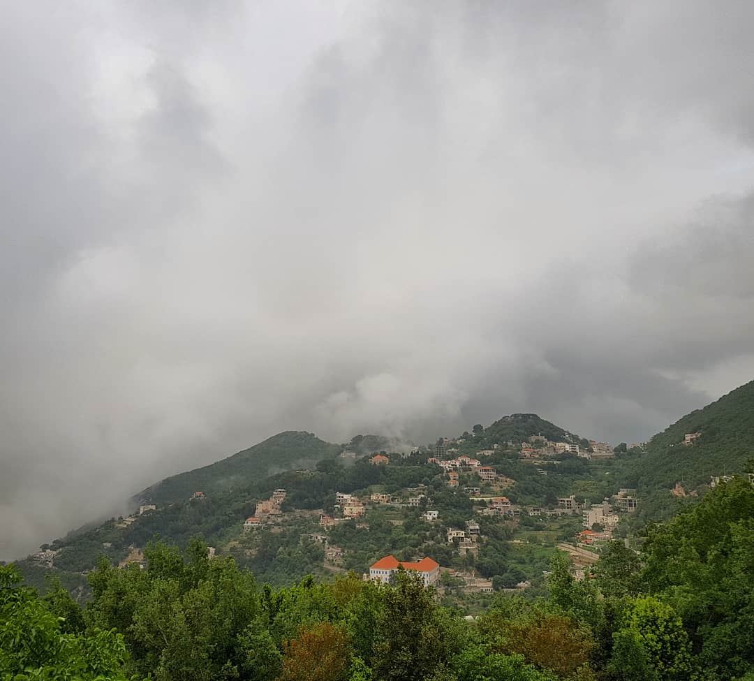 Live ⛈ stormy  Maarab  home... storm  thunder  fog  cloudporn ... (Maarab)
