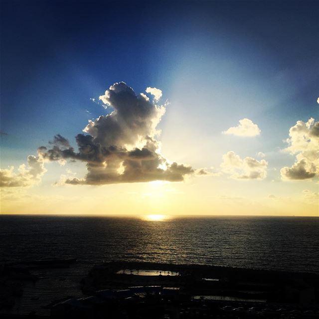 Live sunset 😍  beirut  love  lebanon  lebanonspotlights  livelovelebanon ... (Manara Beirut)