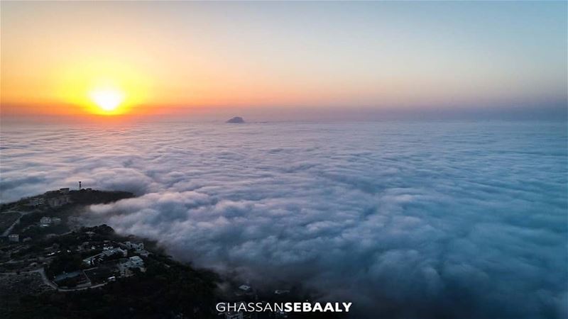 @livelove.bickfaya  above the clouds sunset sunset  lebanon  bikfaya ... (Bikfayya, Mont-Liban, Lebanon)